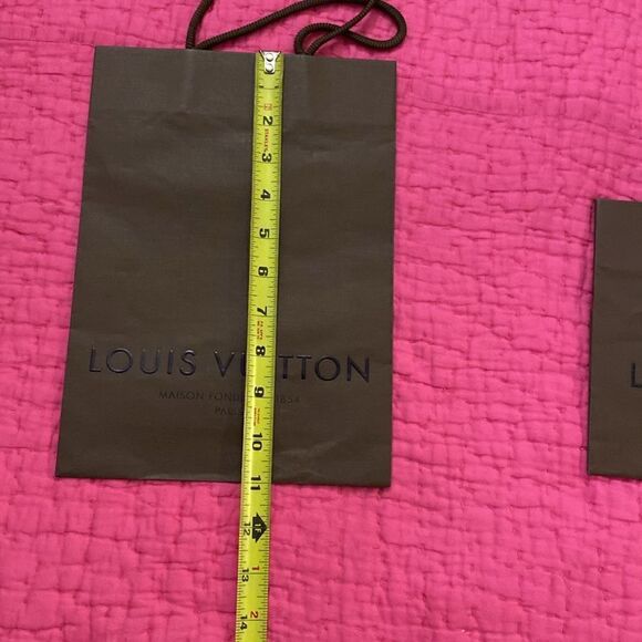 Louis Vuitton paper bags ( set of 2) - Picture 6 of 8